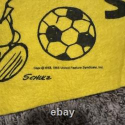 Bannière de football vintage en feutre 1965 Shulz Snoopy Charlie Brown