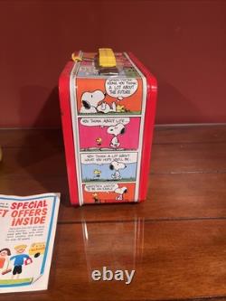 Boîte à lunch en métal Peanuts 1973 Charlie Brown Snoopy Aide psychiatrique avec thermos
