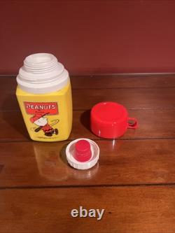 Boîte à lunch en métal Peanuts 1973 Charlie Brown Snoopy Aide psychiatrique avec thermos