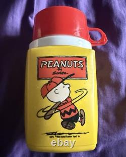 Boîte à lunch vintage Peanuts Charlie Brown Snoopy 1965 métal rouge rare AVEC thermos