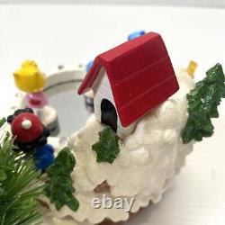 Boîte à musique Snoopy diorama patinage de Noël Charlie Brown Sally Lucy s'allume