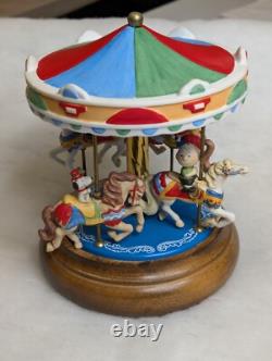 Boîte à musique en céramique Snoopy Peanuts Willitts Carousel vintage 1988 Rare 8 Fonctionne