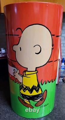 Boîte à ordures en métal Cheinco Snoopy Maison de chien Vintage Charlie Brown, vers 1970