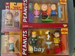 Bon vieux Charlie Brown 2 ensembles plus des figurines supplémentaires Peanuts Memory Lane