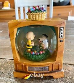 Boule à neige Westland Peanuts TV Classics C'est Pâques Beagle Charlie Brown 8185