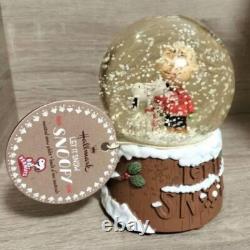 Boule à neige de Noël Hallmark Snoopy et Charlie Brown