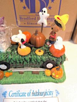 Bradford Exchange Peanuts Son train sculpté d’Halloween avec Charlie Brown, ensemble de 5 pièces avec certificat d’authenticité