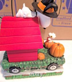 Bradford Exchange Peanuts Son train sculpté d’Halloween avec Charlie Brown, ensemble de 5 pièces avec certificat d’authenticité