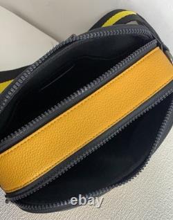 COACH × Peanuts C4026 Sac bandoulière Graham avec Charlie Brown Sac épaule Jaune