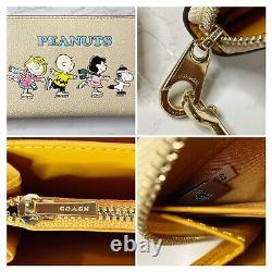 COACH × Peanuts CF219 Snoopy Lucy Charlie Brown Sally Portefeuille à fermeture éclair ronde ivoire Nouveau