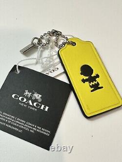 COACH x PEANUTS Snoopy CHARLIE BROWN Étiquette en cuir jaune Porte-clés Fob Charme