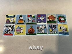 Calendrier perpétuel Snoopy Peanuts de Danbury Mint Maison de chien 12 figurines et tuiles