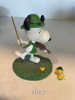 Calendrier perpétuel Snoopy Peanuts de Danbury Mint Maison de chien 12 figurines et tuiles