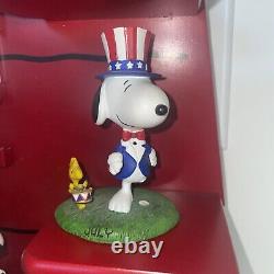 Calendrier perpétuel Snoopy Peanuts de Danbury Mint Maison de chien 12 figurines et tuiles