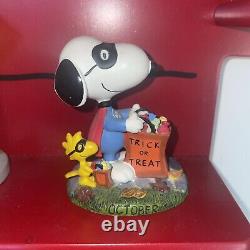 Calendrier perpétuel Snoopy Peanuts de Danbury Mint Maison de chien 12 figurines et tuiles