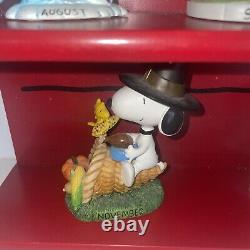 Calendrier perpétuel Snoopy Peanuts de Danbury Mint Maison de chien 12 figurines et tuiles