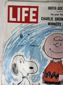 Charles Schulz a signé le magazine LIFE, Charlie Brown et Snoopy en 1967