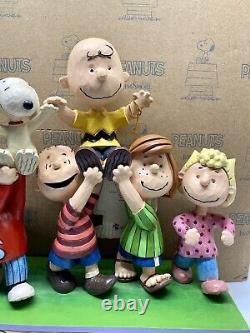 Charlie Brown, Snoopy & Gang Figure A Grand Celebration Jim Shore PEANUTS Nouveau
  <br/>
	 	
 <br/>  (Note: The translation assumes 'New' refers to the product being new, not part of the title)