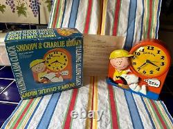 Charlie Brown Snoopy Peanuts Gang Réveil Janex 1974 Parle! Fonctionne! Boîte d'origine