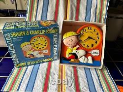 Charlie Brown Snoopy Peanuts Gang Réveil Janex 1974 Parle! Fonctionne! Boîte d'origine