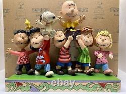 Charlie Brown, Snoopy et la bande célèbrent une grande fête - Jim Shore PEANUTS Nouveau.