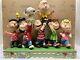 Charlie Brown, Snoopy Et La Bande Célèbrent Une Grande Fête - Jim Shore Peanuts Nouveau.