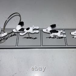 Charlie Brown Snoopy figurine édition limitée Peanuts noir et blanc ami sautant à travers un cerceau