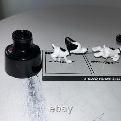 Charlie Brown Snoopy figurine édition limitée Peanuts noir et blanc ami sautant à travers un cerceau