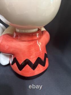 Charlie Brown et Snoopy (reposant) tirelire en céramique Sung Hing BG2
