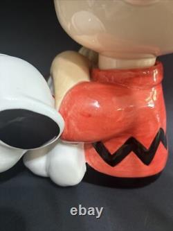 Charlie Brown et Snoopy (reposant) tirelire en céramique Sung Hing BG2