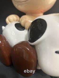 Charlie Brown et Snoopy (reposant) tirelire en céramique Sung Hing BG2