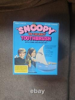 Charlie Brown vintage Peanuts Snoopy sur un radeau brosse à dents neuve jamais utilisée Kenner 1976