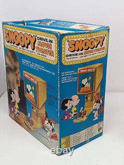 Cinéma en plein air vintage de Kenner Snoopy de 1975 avec 1 cartouche et boîtes.