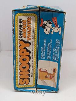 Cinéma en plein air vintage de Kenner Snoopy de 1975 avec 1 cartouche et boîtes.