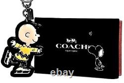 Coach X Peanuts Charlie Brown Ice-skating Charm Dans Snoopy Box. 20926 B