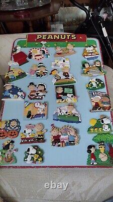 Collection de magnets Peanuts Willabee & Ward - tableau Snoopy Charlie Brown avec 23 magnets