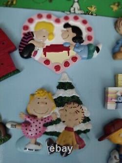 Collection de magnets Peanuts Willabee & Ward - tableau Snoopy Charlie Brown avec 23 magnets