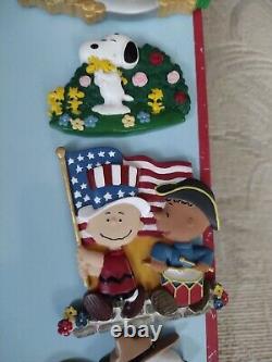 Collection de magnets Peanuts Willabee & Ward - tableau Snoopy Charlie Brown avec 23 magnets