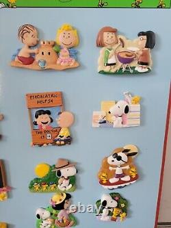 Collection de magnets Peanuts de Willabee & Ward - Planche Snoopy Charlie Brown avec 14 magnets