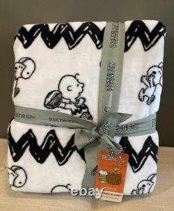 Couverture en peluche Peanuts Snoopy et Charlie Brown, football américain, pour lit double/queen, 90 x 90, neuve avec étiquettes, difficile à trouver