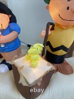 Crèche de Noël Gemmy Snoopy et Charlie Brown, scène de la Nativité, 6 pieds de haut Crèche de Noël Gemmy Snoopy et Charlie Brown, scène de la Nativité, 6 pieds de haut