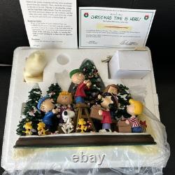 Danbury Mint Charlie Brown Snoopy Peanuts Le temps de Noël est là éclairé Non utilisé