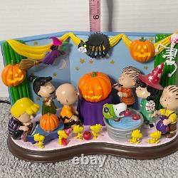 Danbury Mint Farce ou Friandise, Charlie Brown ! Décor lumineux d'Halloween RARE