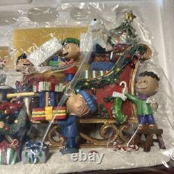 Danbury Mint La bande des Peanuts traîneau de Noël Snoopy Charlie Brown lumineux