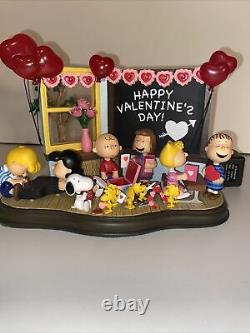 Danbury Mint Peanuts Gang Charlie Brown Snoopy Be My Valentine Day Figurine