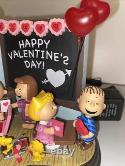 Danbury Mint Peanuts Gang Charlie Brown Snoopy Be My Valentine Day Figurine