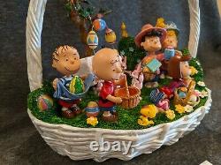 Danbury Mint The Charlie Brown Easter Egg-stravaganza Snoopy Peanuts Gang