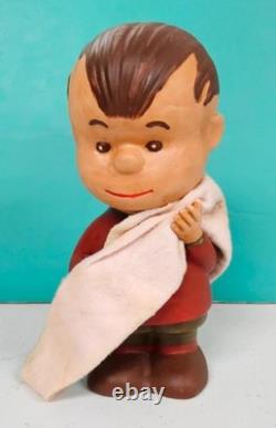 ENSEMBLE DE FIGURES EN CÉRAMIQUE PEANUTS DES ANNÉES 1960 Linus, LUCY, Sally, SNOOPY, Charlie Brown