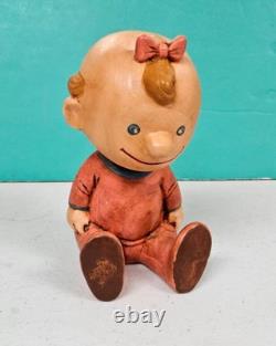 ENSEMBLE DE FIGURES EN CÉRAMIQUE PEANUTS DES ANNÉES 1960 Linus, LUCY, Sally, SNOOPY, Charlie Brown