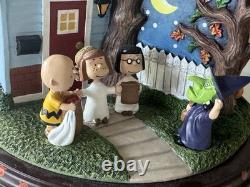 EXTRAVAGANCE HALLOWEEN PEANUTS Sculpture Rotative Lazy Susan Danbury Mint 2016